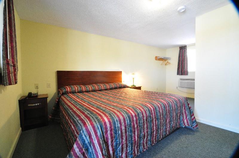 Passport Inn & Suites Chaplin Room photo