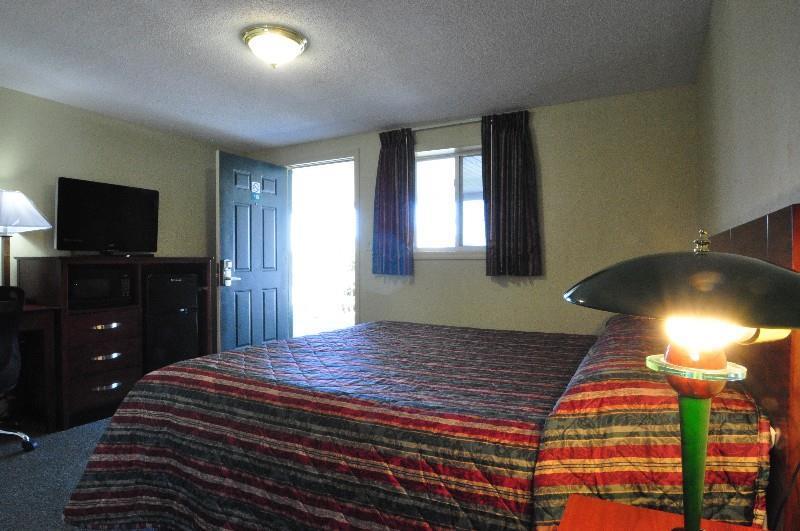 Passport Inn & Suites Chaplin Room photo