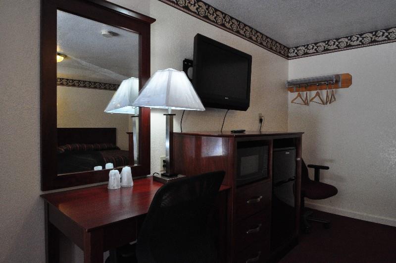 Passport Inn & Suites Chaplin Room photo