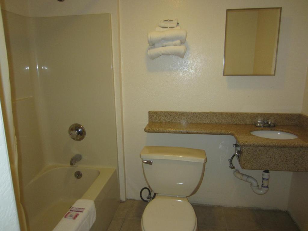 Passport Inn & Suites Chaplin Room photo